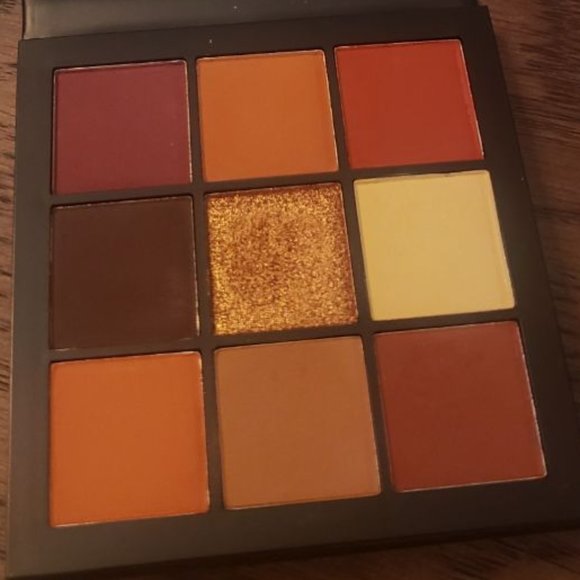 Huda Beauty Warm Brown Obsessions Eyeshadow Palette - Picture 2 of 5